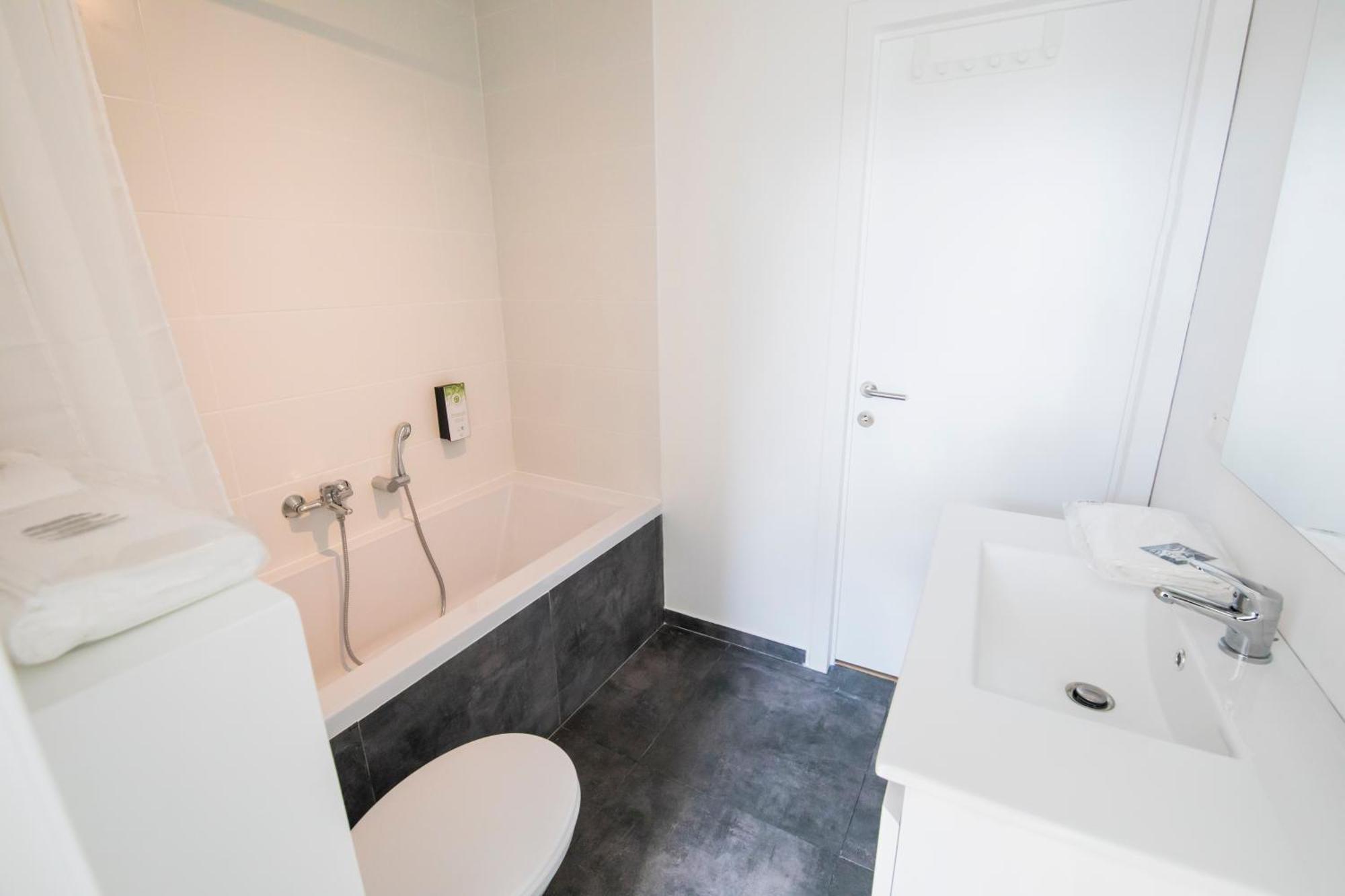 Travelease - Midi Bed & Breakfast Anderlecht Luaran gambar